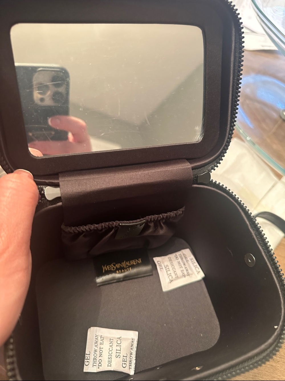 Saint Laurent Black Quilted Leather VANITY GWP (Novelty) - Picture 11 of 13